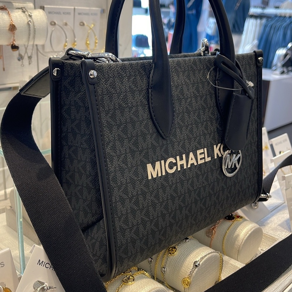 Michael Kors Mirella Small Signature Logo Crossbody Bag
Black
NWT - Picture 7 of 16